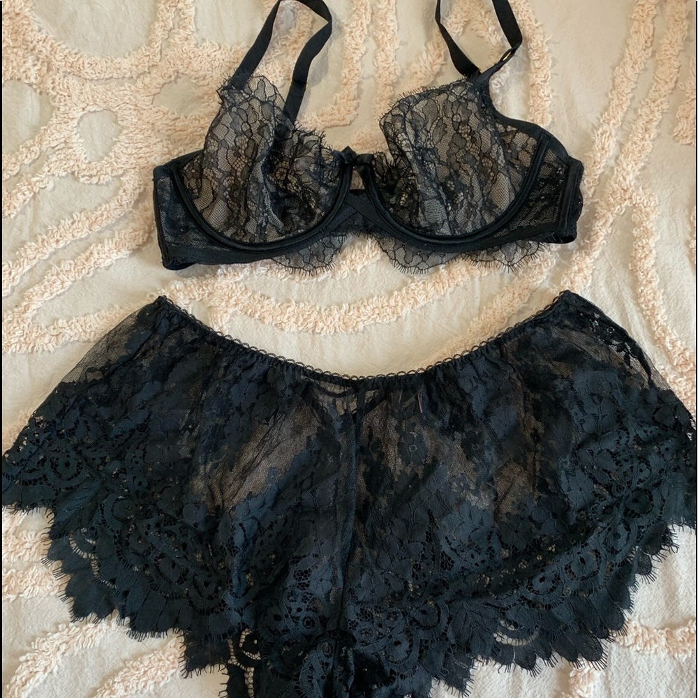Victoria secret 34D laced bra and lace shorts M